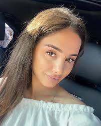 Avatar for Yara Mirielly